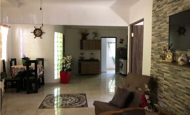 Venta de 1 Casa y 2 Apartamentos de Playa en Coronado