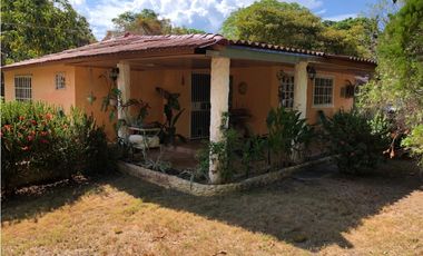 Venta de 1 Casa y 2 Apartamentos de Playa en Coronado