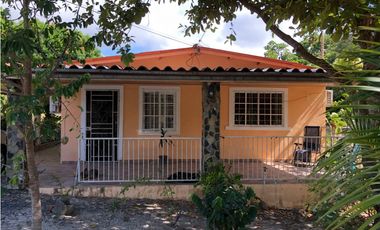 Venta de 1 Casa y 2 Apartamentos de Playa en Coronado