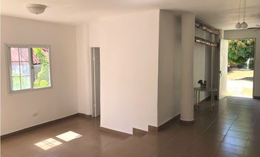 Venta de 1 Casa y 2 Apartamentos de Playa en Coronado