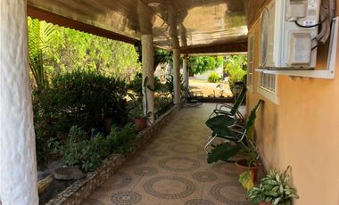 Venta de 1 Casa y 2 Apartamentos de Playa en Coronado