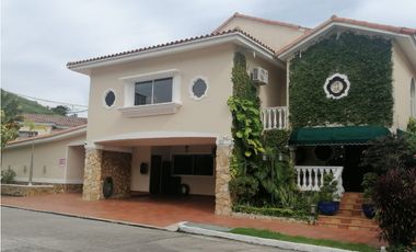VENDO CASA EN ESQUILA EN RESIDENCIA BOSQUE DE LOS CIBELES