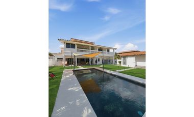 Casa Frente al Mar en Malibú Panamá