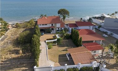 Casa Frente al Mar en Malibú Panamá