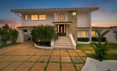 Casa Frente al Mar en Malibú Panamá