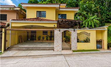 Casa en Venta en Ancón | Amplios espacios 348 m2 CT