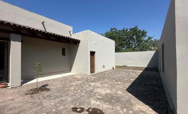 CASA 8 DORMITORIOS - LOZANO