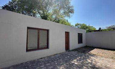 CASA 8 DORMITORIOS - LOZANO