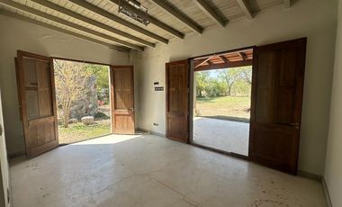CASA 8 DORMITORIOS - LOZANO