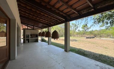 CASA 8 DORMITORIOS - LOZANO
