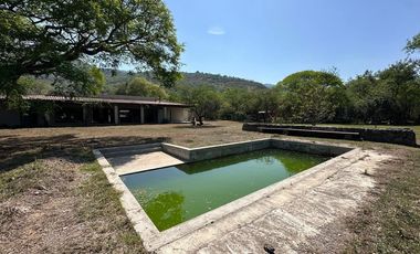 CASA 8 DORMITORIOS - LOZANO