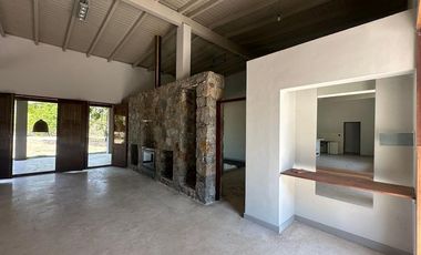 CASA 8 DORMITORIOS - LOZANO