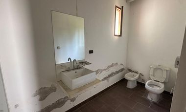 CASA 8 DORMITORIOS - LOZANO