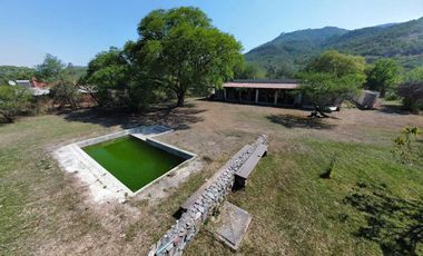CASA 8 DORMITORIOS - LOZANO