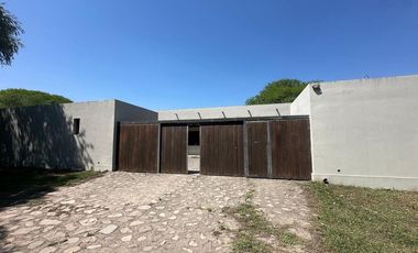CASA 8 DORMITORIOS - LOZANO
