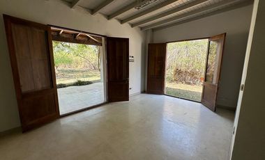 CASA 8 DORMITORIOS - LOZANO