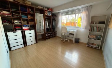 VENTA AMPLIA CASA 4 AMB. TERRAZA PARRILLA COCHERAS