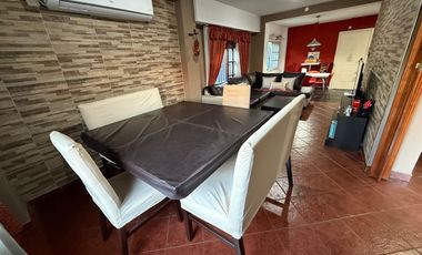 VENTA AMPLIA CASA 4 AMB. TERRAZA PARRILLA COCHERAS