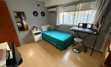 VENTA AMPLIA CASA 4 AMB. TERRAZA PARRILLA COCHERAS