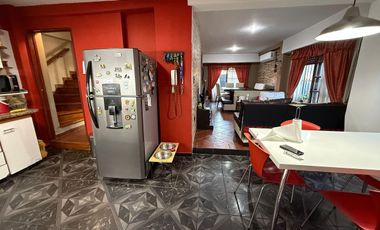 VENTA AMPLIA CASA 4 AMB. TERRAZA PARRILLA COCHERAS