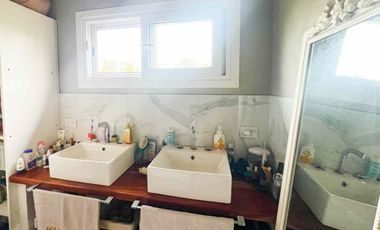 VENTA CASA 6 AMBIENTES SANTA ELENA PILETA CAVA