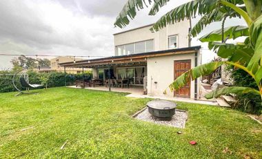 VENTA CASA 6 AMBIENTES SANTA ELENA PILETA CAVA