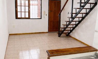 Venta duplex 2 ambientes Ramos Mejía con lavadero