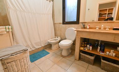 CASA EN VENTA EN BARRIO CERRADO LA CHELTONIA