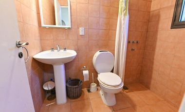 CASA EN VENTA EN BARRIO CERRADO LA CHELTONIA