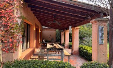 CASA EN VENTA EN BARRIO CERRADO LA CHELTONIA
