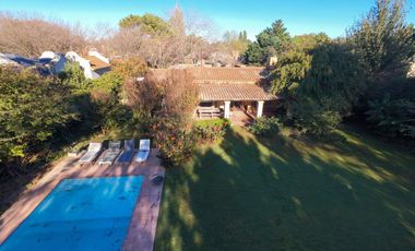 CASA EN VENTA EN BARRIO CERRADO LA CHELTONIA