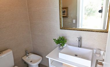 Casa moderna en La Cheltonia con piscina y golf