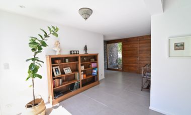 Casa moderna en La Cheltonia con piscina y golf
