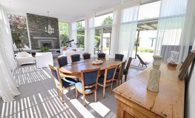 Casa moderna en La Cheltonia con piscina y golf