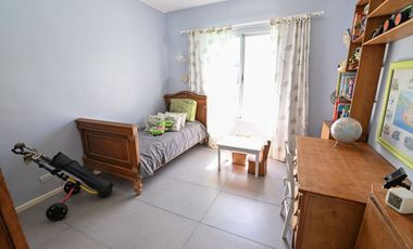 Casa moderna en La Cheltonia con piscina y golf
