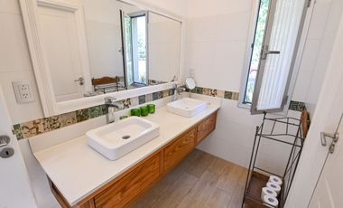 Casa moderna en La Cheltonia con piscina y golf