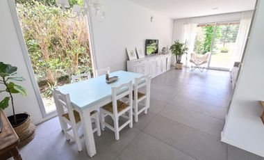 Casa moderna en La Cheltonia con piscina y golf