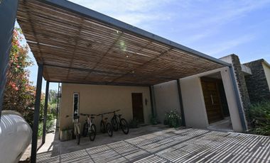 Casa moderna en La Cheltonia con piscina y golf