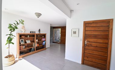 Casa moderna en La Cheltonia con piscina y golf