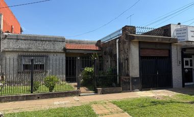 VENTA MORÓN CASA MULTIFAMILIAR 6 AMB COCHERA