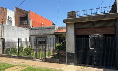 VENTA MORÓN CASA MULTIFAMILIAR 6 AMB COCHERA
