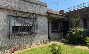 VENTA MORÓN CASA MULTIFAMILIAR 6 AMB COCHERA