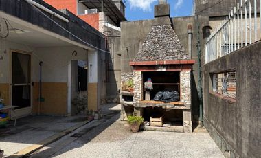 VENTA MORÓN CASA MULTIFAMILIAR 6 AMB COCHERA