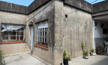 VENTA MORÓN CASA MULTIFAMILIAR 6 AMB COCHERA