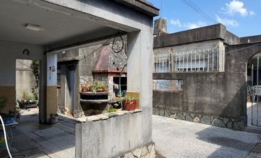 VENTA MORÓN CASA MULTIFAMILIAR 6 AMB COCHERA