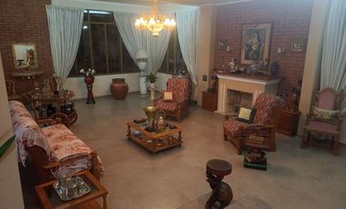 CASA 4 DORMITORIOS EN EL CENTRO DE JUNÍN!
