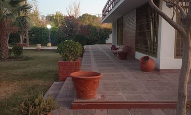 CASA 4 DORMITORIOS EN EL CENTRO DE JUNÍN!