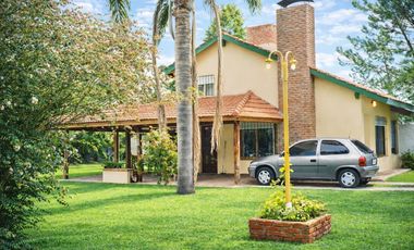 VENTA DE CASA CON PISCINA EN SAN MIGUEL DEL MONTE