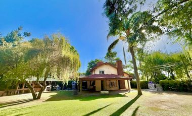VENTA DE CASA CON PISCINA EN SAN MIGUEL DEL MONTE