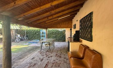 VENTA DE CASA CON PISCINA EN SAN MIGUEL DEL MONTE